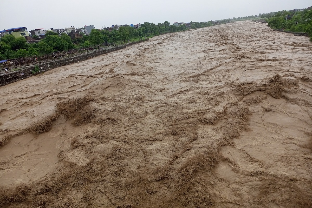 रुपन्देहीको भड्छा गाउँ डुबानमा, तिनाउले पार गर्‍यो खतराको तह